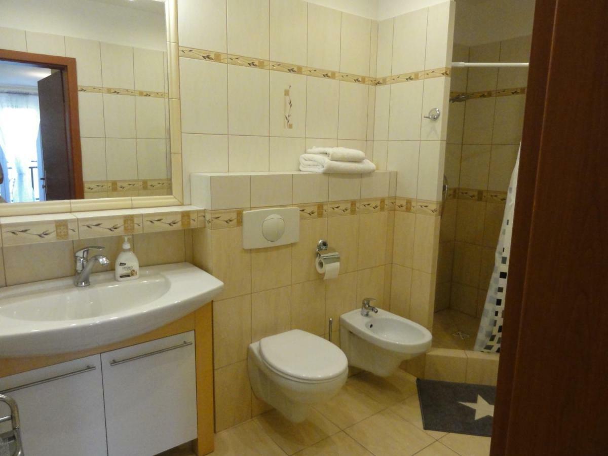 Apartement Basti โปเบียโรโว ภายนอก รูปภาพ